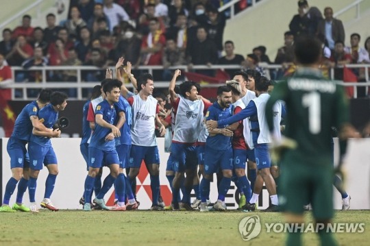 역전골 넣고 기뻐하는 태국 선수들 [AP=연합뉴스]