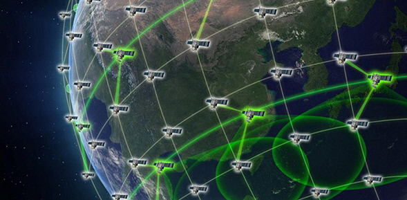 미국 국방부 소속 방위고등연구계획국(DARPA)이 2017년 제기한 ‘블랙잭’ 프로그램 개념도. 위성을 다수 띄워 광범위한 통신망을 구축하는 게 핵심 목표다. DARPA 제공