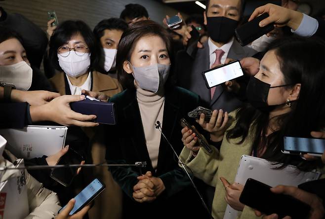 나경원 전 의원이 지난 11일 여의도 국민의힘 중앙당사에서 취재진 질문에 답변하고 있다. [연합]