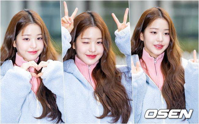 [OSEN=민경훈 기자] 아이브 (IVE) 장원영이 13일 오후 서울 영등포구 여의도동 KBS신관에서 진행된 KBS 2TV ‘뮤직뱅크’ MC 리허설을 위해 방송국으로 들어섰다.아이브 장원영이 취재진과 팬들 앞에서 포즈를 취하고 있다. 2023.01.13 / rumi@osen.co.kr