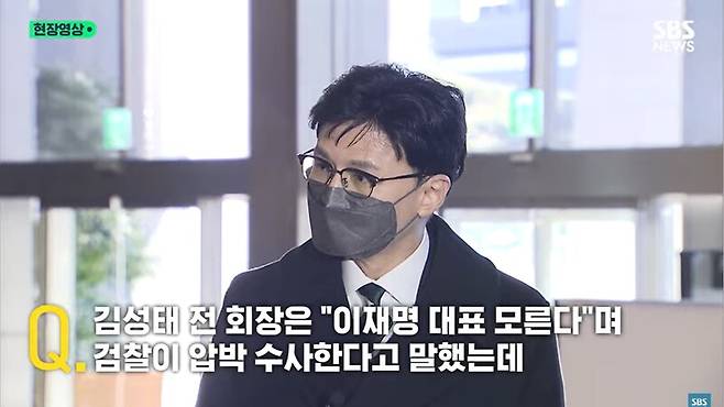 ▲한동훈 법무부장관이 16일 오후 국회 법제사법위원회 출석 전에 국회 본관에서 기자들의 질의에 답변하고 있다. 사진=SBS 현장영상 갈무리