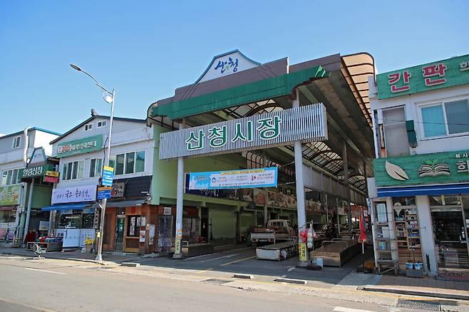 [산청=뉴시스] 산청시장 입구. *재판매 및 DB 금지