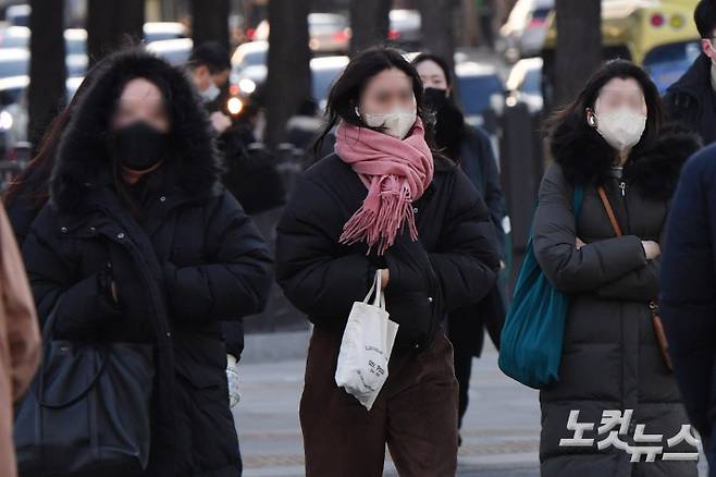 16일 부산지역은 아침 최저기온이 영하 1.8도까지 떨어진 가운데 평년보다 추운 날씨가 되겠다. 류영주 기자