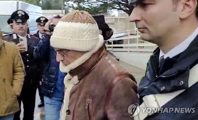 체포된 마테오 메시나 데나로 [AP=연합뉴스]