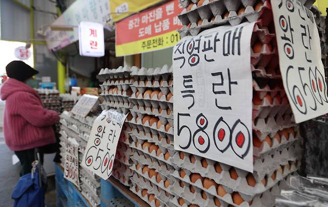 지난달 6일 서울 시내 전통시장에 계란 판매 상점 모습.(사진=연합뉴스)