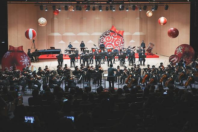 지난해 서초 초등 클래식축제 중 잠원초등학교 오케스트라 협주 모습(서초구 제공).