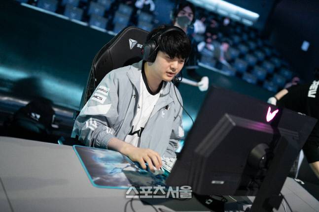 ‘캐니언’ 김건부가 18일 롤 파크에서 열린 ‘2023 LCK 스프링’ 개막전 경기를 준비하고 있다. &nbsp;종로=김민규 기자 kmg@sportsseoul.com