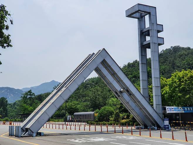 서울대 정문 전경. /뉴스1