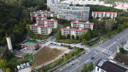 대전 유성구 도룡동에 부지 면적 2만 6000여㎡로 준공된 공동관리아파트. 10여년간 빈 공간으로 방치돼 있다. 사진=윤종운 기자