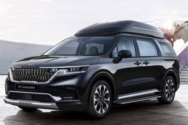 CU는 1억원대 카니발 하이리무진을 설 선물세트로 기획했다. 사진은 카니발 하이리무진 4인승 모델. 사진=기아