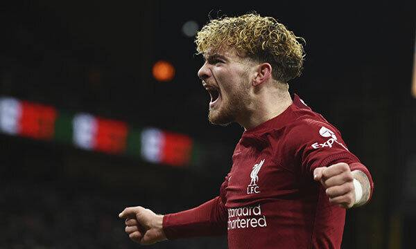 리버풀의 하비 엘리엇이 17일(현지시간) 영국 울버햄프턴의 몰리뉴 스타디움에서 열린 2022-23 잉글랜드축구협회(FA)컵 64강전 울버햄프턴과의 경기 전반 13분 선제 결승 골을 넣고 환호하고 있다. 리버풀은 황희찬이 결장한 울버햄프턴에 1-0 승리를 거뒀다. 울버햄프턴=AP뉴시스