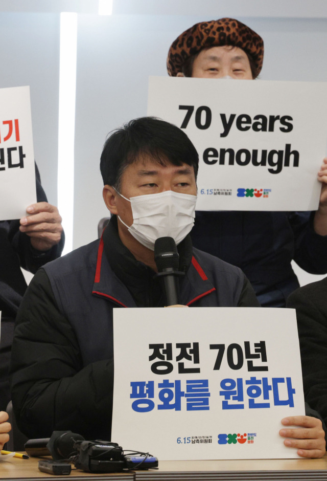 양경수 전국민주노동조합총연맹 위원장이 10일 서울 중구 명동 한국 YWCA연합회에서 열린 정전 70년 한반도 평화행동 제안 종교·시민사회 공동 기자회견에서 발언하고 있다. 연합뉴스