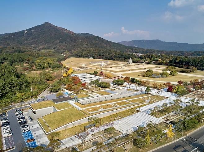 [익산=뉴시스] 강명수 기자 =국립익산박물관은 한국문화공간건축학회에서 주관하는 제8회 한국문화공간상(뮤지엄부문)을 수상했다고 19일 밝혔다. 국립익산박물관 전경. (사진 =국립익산박물관 제공) 2023.01.19. photo@newsis.com *재판매 및 DB 금지