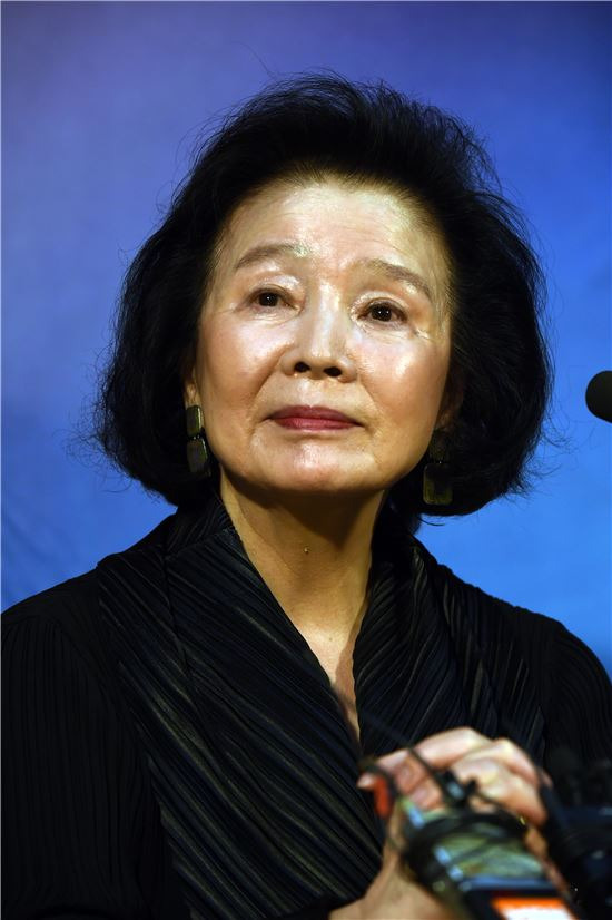 배우 윤정희