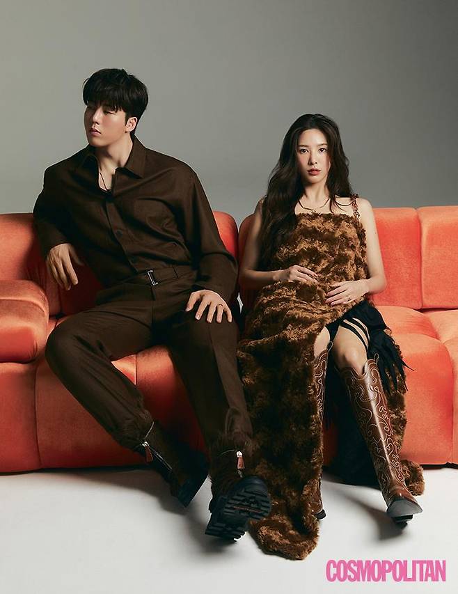 (희두)셔츠, 팬츠 모두 가격미정 르917. 워커 1백32만원대 디스퀘어드2. 목걸이 가격미정 세라보니또x아몬즈. 반지 희두와 나연의 커플링. (나연)퍼 드레스 가격미정 시도즈. 스커트 88만6천원 한킴. 웨스턴 부츠 1백15만원 가니 by 비이커. 목걸이 가격미정 르마스크x아몬즈.