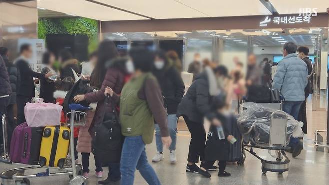 오늘(20일) 오후 제주공항 1층 도착 대합실 모습