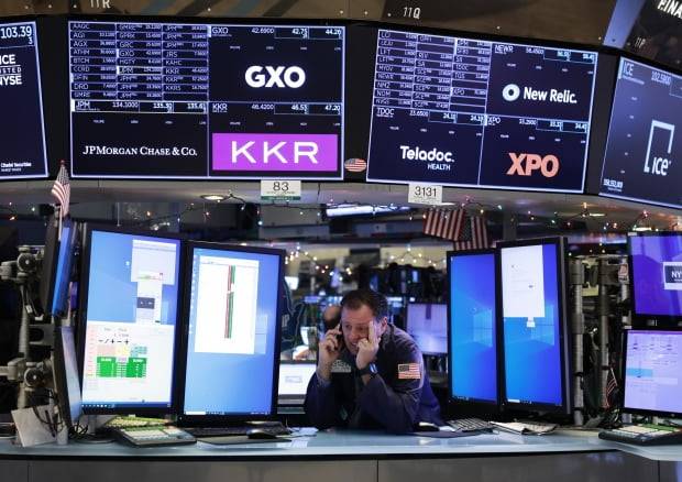 1월 3일 미국 뉴욕거래소의 새해 첫 거래일, 트레이더들이 업무를 보고 있다. (사진=연합뉴스)