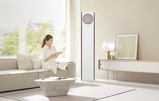 [서울=뉴시스] 펫케어모드 기능이 추가된 2023년형 LG 휘센 오브제컬렉션 타워에어컨. (사진=LG전자) 2023.01.19. photo@newsis.com  *재판매 및 DB 금지