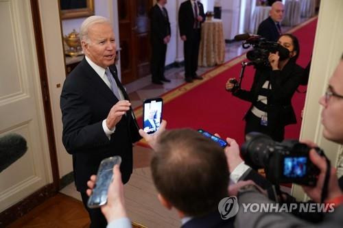 취재진의 질문을 받은 조 바이든 미국 대통령 [AFP=연합뉴스. 재판매 및 DB 금지]