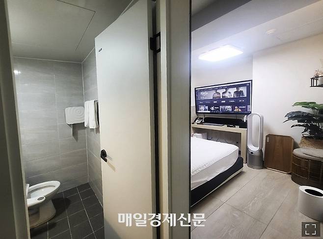 서울 시내 한 룸카페. 방에 들어가면 화장실과 침대 등이 있다. [매경DB]