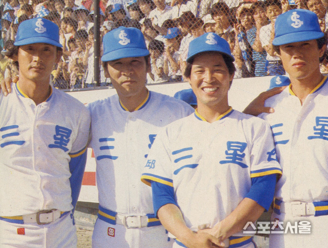 왼쪽부터 김일융, 김영덕 감독, 이만수, 김시진. 1984년6월20일 스포츠서울DB