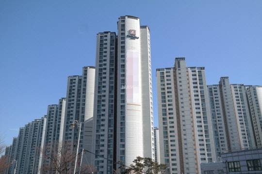 서울 송파구 신천동 잠실 파크리오 전경. 이 단지 전용 84㎡(30층)은 이달 16억5000만원에 실거래됐다. <네이버부동산 제공>