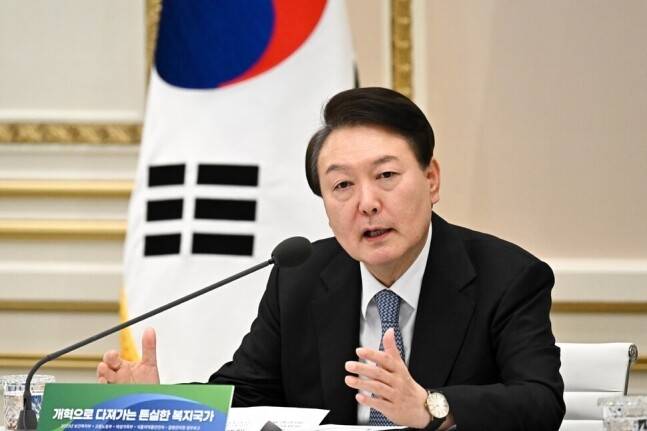 윤석열 대통령이 지난 9일 청와대 영빈관에서 열린 보건복지부·고용노동부·여성가족부·식품의약품안전처·질병관리청 새해 업무보고에 참석해 머리 발언을 하고 있다. 대통령실 제공