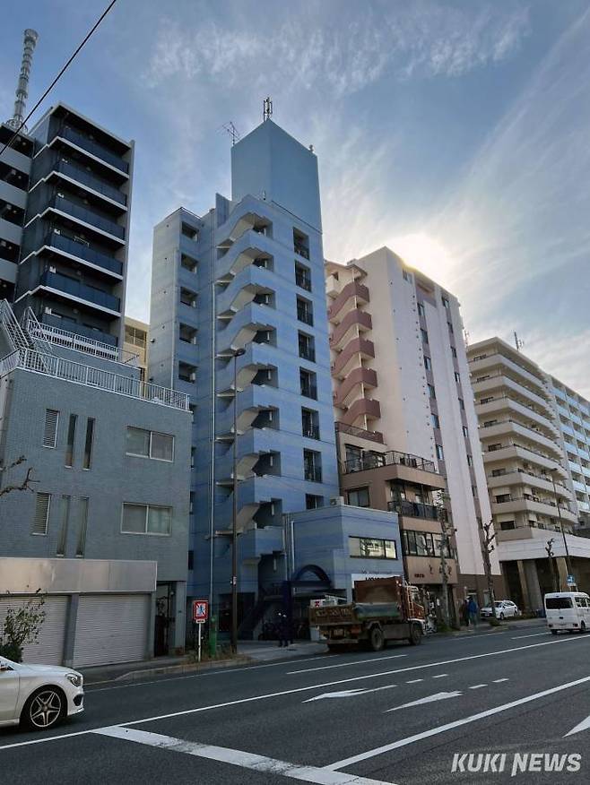 일본 도쿄 시내의 임대 전용 아파트. 일본에는 부동산 전문 회사가 소유하고 빌려주기만 하는 아파트들이 흔하다.