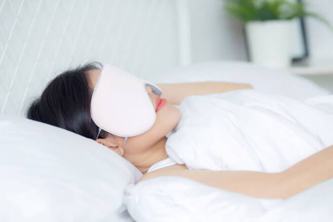 점심 무렵 30분 이내의 낮잠은 활력소가 되지만 지나치면 건강에 안 좋다. [사진=게티이미지]