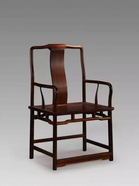 황화리남관모의(黃花梨南官帽 椅), 강향단나무로 만든 남방 지역 관모 형태 의자. [사진 한인희]