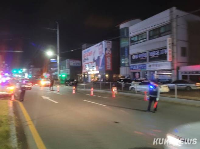 충남경찰이 설 연휴기간 야간 음주운전 단속에 나서고 있는 모습. (충남경찰청 제공)