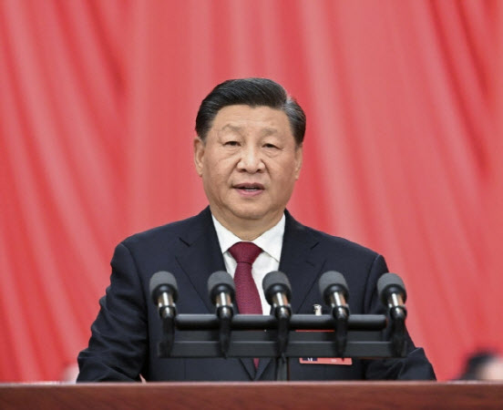 3연임에 성공한 시진핑 중국 국가주석이 지난해 11월 16일 베이징 인민대회당에서 열린 20차 중국 공산당 전국 대표대회(당 대회) 개막식에서 발언하고 있다. (사진=AFP)