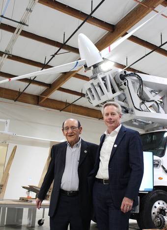 벤 티그너 오버에어 최고경영자(오른쪽)와  창립자인 에이브 카렘. /한화시스템·오버에어 제공