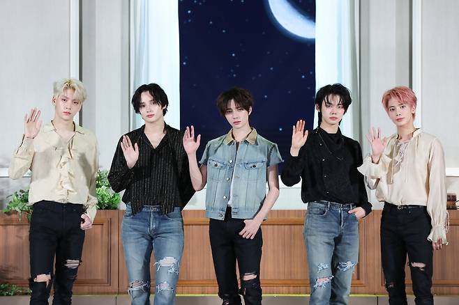 K-pop band Tomorrow X Together conducts media showcase event for the act's 5th EP, "The Name Chapter: Temptation," in Coex, Seoul, on Thursday. (Big Hit Music)