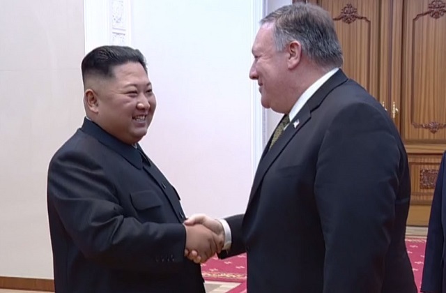 지난 2018년 북한 조선중앙TV가 김정은 국무위원장과 폼페이오 미 국무장관의 면담 장면을 공개했을 당시의 모습. 조선중앙TV 캡처