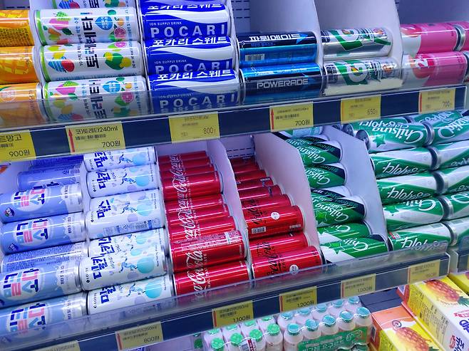 서울 서대문구 소재 한 마트의 음료수 판매 코너. 김희량 기자