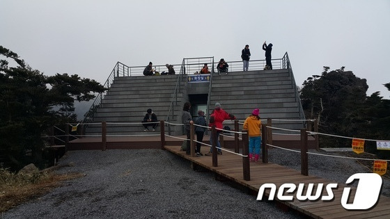 한라산국립공원 화장실.(제주도 제공)