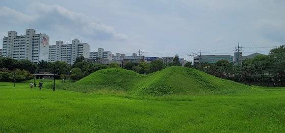 광주광역시 월계동에 있는 마한의 무덤인 장고분. 독특한 무덤 형태를 놓고 한·일간 논쟁이 진행 중이다. [사진 강인욱]
