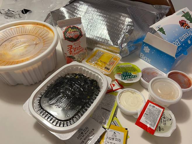 피자, 떡볶이 등의 배달 사진[독자 제공]