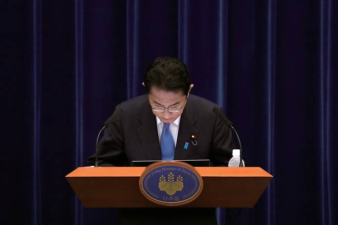 2022년 8월31일 기시다 일본 총리가 도쿄 총리 관저에서 논란이 된 자민당 국회의원과 통일교의 관계에 대해 "진심으로 사과드린다"고 밝혔다. ⓒ뉴시스