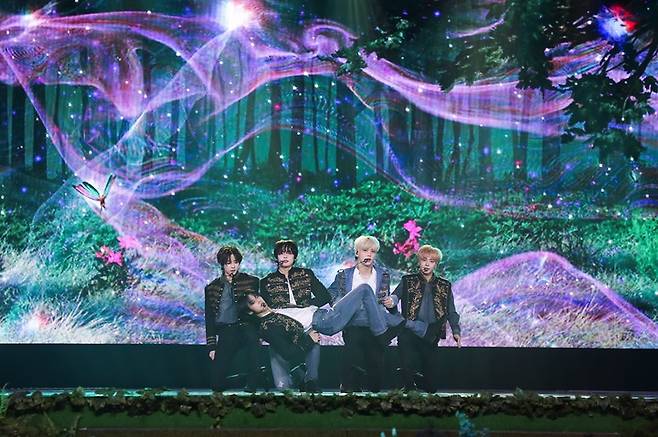 [서울=뉴시스] 투모로우바이투게더 쇼케이스. 2023.01.29.(사진 = 빅히트 뮤직 제공)photo@newsis.com*재판매 및 DB 금지