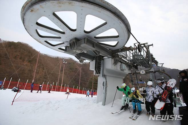 엘리시안 강촌 리조트 스키장 리프트