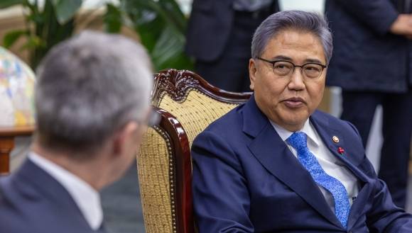 박진 외교부 장관이 29일 오후 서울 종로구 외교부에서 옌스 스톨텐베르그 북대서양조약기구(NATO·나토) 사무총장을 만나 발언하고 있다. 2023.1.29 연합뉴스