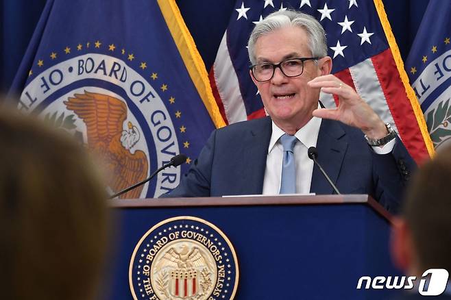 제롬 파월 미 연방준비제도(Fed·연준) 의장이 14일(현지시간) 연방공개시장위원회(FOMC) 관련 연설을 하고 있다. 연준은 이날 기준금리를 0.5%포인트(p) 상향했다. 22.12.14 ⓒ AFP=뉴스1