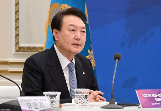 윤석열 대통령이 지난 27일 청와대에서 열린 2023 업무보고(통일,행안,보훈.인사)에서 모두발언하고 있다. [사진제공=대통령실]