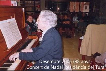 98세에 피아노를 연주하는 모레라의 모습. 사진 모레라 트위터