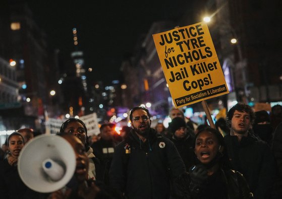 니컬스의 죽음이 공분을 일으키며 지난 28일(현지시간) 미국 뉴욕 거리에서는 경찰을 규탄하는 시위가 벌어졌다. 로이터