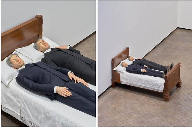 우리, 2010, 나무, 유리섬유, 폴리우레탄 고무, 천, 옷, 신발, 78.5 × 151 × 80 cm Courtesy of Maurizio Cattelan 사진: 김경태 *재판매 및 DB 금지