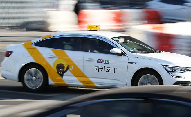 서울역에서 주행중인 카카오 택시 모습./뉴스1