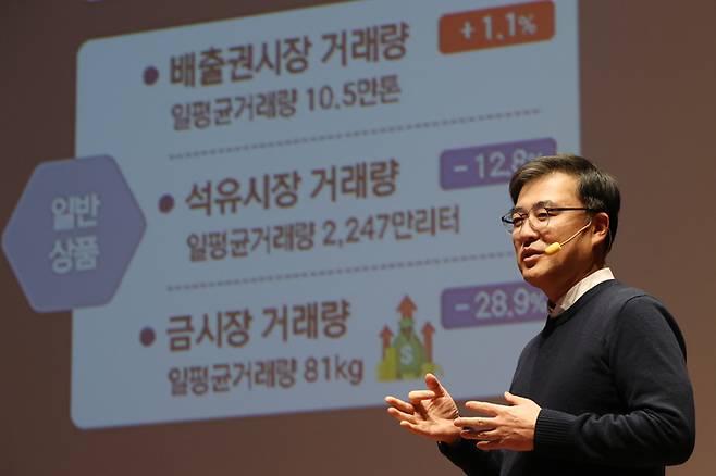 손병두 한국거래소 이사장이 31일 오전 서울 여의도 한국거래소에서 열린 2023년도 신년 기자간담회에서 핵심전략을 발표하고 있다.